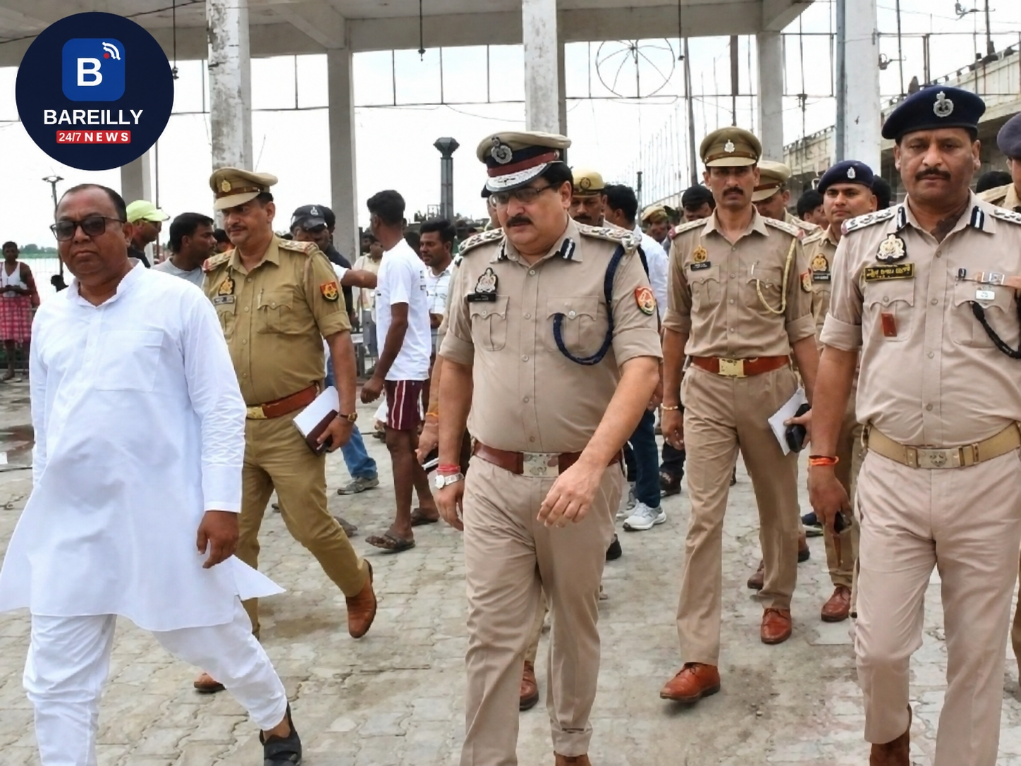 बरेली पहली बार इंटीग्रेटेड कंट्रोल कमांड सेंटर से चारों जिलों की 24 घंटे होगी कांवड़ यात्रा की निगरानी, 14,969 पुलिसकर्मी संभालेंगे मोर्चा।   प्रेसवार्ता में जानकारी दी डीआईजी अजय कुमार साहनी ने।   Bareilly Newsबरेली24/7 मुख्यमंत्री योगी आदित्यनाथ के निर्देश पर इस बार श्रावण मास की कांवड़ यात्रा में