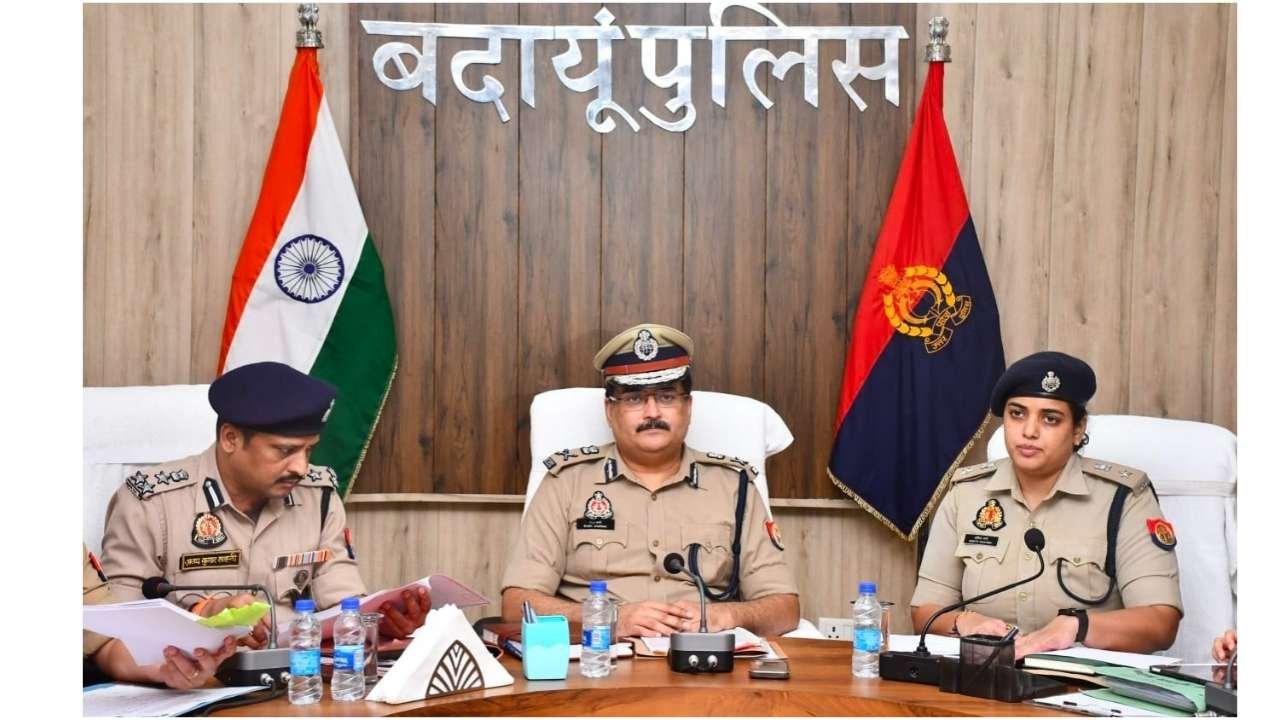 बदायूं /बरेली कांवड़ यात्रा पर जीरो टॉलरेंस: कछला घाट पहुंचे एडीजी, चार जिलों के अफसरों को सख्त संदेश, बोले– लापरवाही नहीं होगी बर्दाश्त Jul 29, 2026 बरेली। श्रावण मास और कांवड़ यात्रा-2026 को लेकर पुलिस ने तैयारियां तेज कर दी हैं। इसी कड़ी में बरेली जोन के अपर पुलिस महानिदेशक रमित शर्मा मंगलवार क