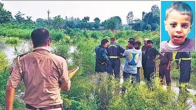 ब्रेकिंग न्यूज़  बरेली में बारिश में नहाने के दौरान दिव्यांग बच्चा नाले में गिरकर बह गया। बच्चा अभी तक लापता है। उसकी खोज में नगर पालिका, फायर ब्रिगेड, पुलिस की टीमें जुटी हैं। दो जेसीबी मशीनें भी लगाई गई हैं। एसडीआरएफ भी तलाश कर रही है। नाले में बच्चा बहने के बाद हड़कंप मच गया। पुलिस और राहत कर्मी 