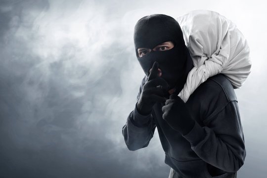बरेली एक ही रात में 7 मोबाइल चोरी सीसीटीवी में कैद हुई तीन संदिग्ध की तस्वीर। बरेली के थाना बारादरी क्षेत्र में एक ही रात में अलग-अलग स्थान से सा मोबाइल फोन चोरी होने का मामला सामने आया है पिंटू की शिकायत पर पुलिस ने अज्ञात चोरों को खिलाफ मुकदमा दर्ज कर जान शुरू कर दिए प्राप्त जानकारी के अनुसार सनर