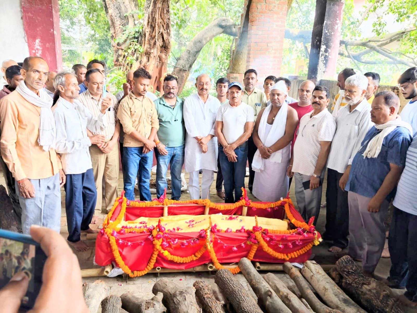 बरेली/फरीदपुर दुर्गा वाहिनी की पूर्व जिला संयोजिका कुसुम लता तोमर पंचतत्व में विलीन  -एमएलसी सहित राजनीतिक, व्यवसायिक एवं सामाजिक संगठनों ने दी श्रद्धांजलि   फरीदपुर (बरेली)। दुर्गा वाहिनी की पूर्व जिला संयोजिका वरिष्ठ समाजसेवी श्रीमती कुसुम लता तोमर (84 वर्ष)  पंचतत्व में विलीन हो गईं। बरेली रामपुर