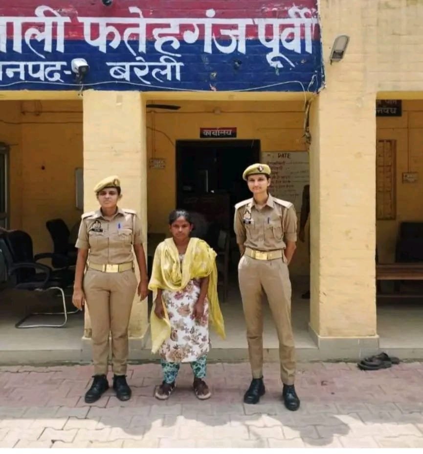 गिहार बस्ती में कच्ची शराब बनाते महिला गिरफ्तार, 10 लीटर शराब बरामद रिपोर्ट विकास ठाकुर/कैमरामैन प्रियांश गंगवार  फतेहगंज पूर्वी। अवैध कच्ची शराब के खिलाफ चलाए जा रहे अभियान के तहत फतेहगंज पूर्वी पुलिस ने गिहार बस्ती में छापेमारी कर एक महिला को कथित रूप से अवैध शराब बनाते हुए गिरफ्तार किया है। पुलिस