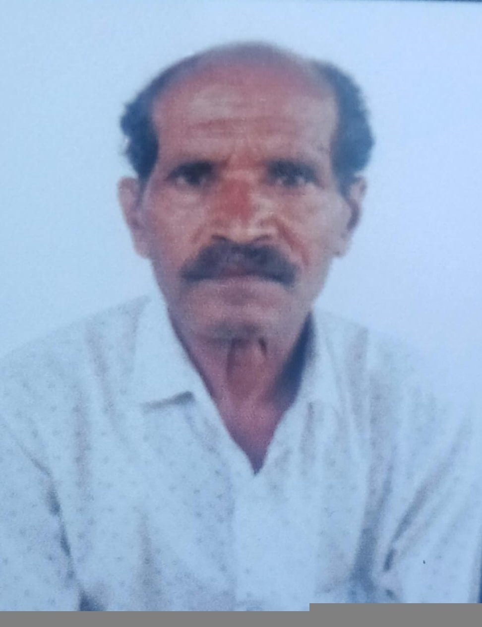 ट्रेन से कटकर 64 वर्षीय बुजुर्ग की मौत, परिवार में मचा कोहराम।  संपादक ब्यूरो कामराज मिश्रा/ के साथ जिला ब्यूरो चीफ विकास ठाकुर।  फतेहगंज पूर्वी हरेली अलीपुर के पास रेलवे ट्रैक पर सुरक्षा इंतजामों पर उठे सवाल, हादसे के बाद रेलवे प्रशासन से जवाब की मांग फतेहगंज पूर्वी, बरेली। थाना फतेहगंज पूर्वी क्षे