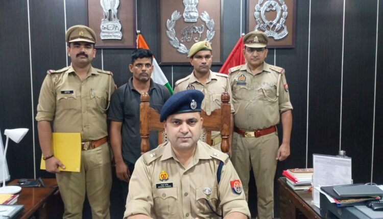 बरेली में फर्जी हवलदार बनकर अग्निवीर अभ्यर्थियों से ठगी का खुलासा  बरेली में फर्जी हवलदार बनकर अग्निवीर अभ्यर्थियों से ठगी का खुलासा  री-मेडिकल में पास कराने के नाम पर 40 हजार रुपये का लेनदेन मिला, एक गिरफ्तार  बरेली में मिलिट्री इंटेलिजेंस और कैंट पुलिस ने अग्निवीर अभ्यर्थियों से ठगी करने वाले एक ग