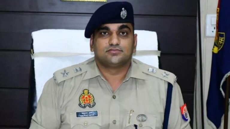 एसएसपी अनुराग आर्य देश के 100 सर्वश्रेष्ठ आईपीएस मे शामिल  बरेली। एसएसपी अनुराग आर्य ने देश के 100 सर्वश्रेष्ठ जिला पुलिस प्रमुखों की सूची में जगह बनाई है। फेम इंडिया-एशिया पोस्ट के राष्ट्रीय सर्वेक्षण में देशभर के जिला पुलिस प्रमुखों में से चयनित 100 अधिकारियों में उत्तर प्रदेश से 10 पुलिस कप्तानों