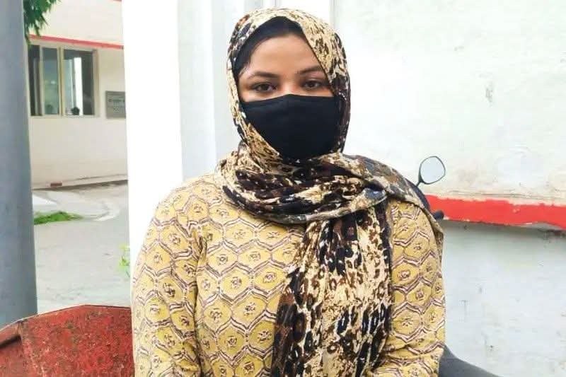 शादी का भरोसा देकर संबंध बनाने और अश्लील वीडियो से ब्लैकमेलिंग का आरोप, युवती ने एसएसपी से लगाई गुहार  बरेली। इज्जतनगर थाना क्षेत्र निवासी एक मुस्लिम युवती ने एक युवक पर करीब छह वर्षों तक शादी का भरोसा देकर संबंध बनाने, निजी फोटो-वीडियो बनाकर ब्लैकमेल करने और शादी से मुकरने के गंभीर आरोप लगाए हैं। य