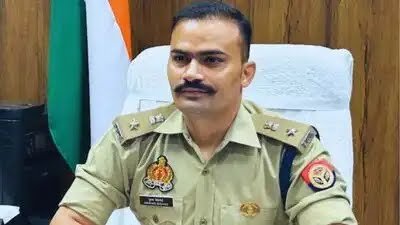 उत्तर प्रदेश के संभल जिले के तेज तर्रार एसपी कृष्ण कुमार बिश्नोई उर्फ केके बिश्नोई का तबादला कर दिया गया है। योगी आदित्यनाथ सरकार ने देर रात 9 आईपीएस अधिकारियों के ट्रांसफर किए। इसमें एक नाम संभल जिले में एसपी का भी शामिल हैं। केके बिश्नोई को बिजनौर की जिम्मेदारी दी गई है। दरअसल, बिजनौर के एसपी अभिष