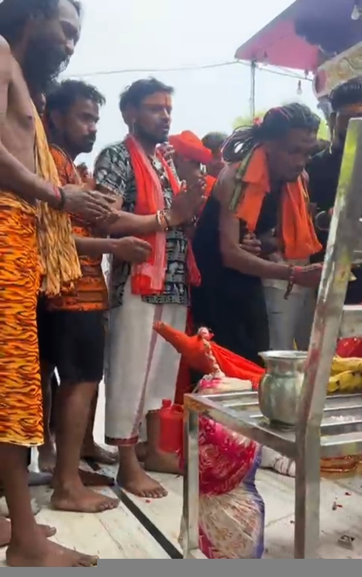 गौ माता को राष्ट्र माता घोषित करने की मांग को लेकर कछला से बरेली तक निकली जागरूकता यात्रा बरेली। श्रावण माह के दूसरे सोमवार को गौ माता को राष्ट्र माता घोषित किए जाने की मांग को लेकर राष्ट्रीय सेवा संघ के गौ रक्षक विहान शर्मा के नेतृत्व में जागरूकता यात्रा निकाली गई। यात्रा कछला से शुरू होकर बरेली तक