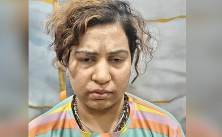 36 लाख की ठगी में विप्रा पर दो और मुकदमे, अब तक 41 मुकदमे दर्ज  बरेली। सरकारी नौकरी लगवाने का झांसा देकर ठगी करने वाली फर्जी आईएएस विप्रा शर्मा, उसकी बहन शिखा शर्मा और पिता वीरेंद्र शर्मा के खिलाफ बारादरी थाने में दो अन्य मुकदमे दर्ज कराए गए हैं। आरोप है कि नायब तहसीलदार और बीडीओ के पद पर नौकरी लगवा