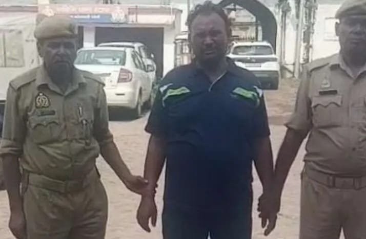 बरेली के होटल मे महिला से दुष्कर्म, 15 दिन बाद फरार आरोपी गिरफ्तार  बरेली। काम और रुपये दिलाने का भरोसा देकर महिला को अपने जाल में फंसाने और फिर बरेली जंक्शन के पास होटल मे बुलाकर दुष्कर्म करने के आरोपी डालचंद को कोतवाली पुलिस ने गिरफ्तार कर लिया। वारदात के बाद महिला को मुंह खोलने पर जान से मारने की