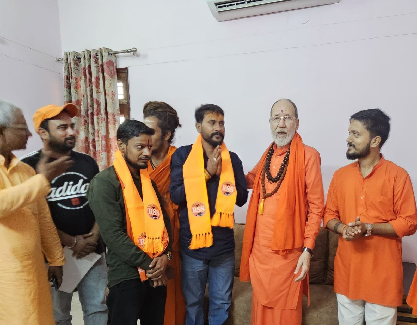 *सुभाष लोधी बने राष्ट्रीय सेवा संघ  के उत्तर प्रदेश उपाध्यक्ष; स्वामी दर्शन भारती जी ने सर्किट हाउस में किया सम्मानित*  बरेली: राष्ट्रीय सेवा संघ ने संगठन का विस्तार करते हुए सुभाष लोधी को उत्तर प्रदेश  का प्रदेश उपाध्यक्ष नियुक्त किया है।  संगठन की 'अष्टनाथ परिक्रमा प्रवास' के दौरान बरेली सर्किट हा