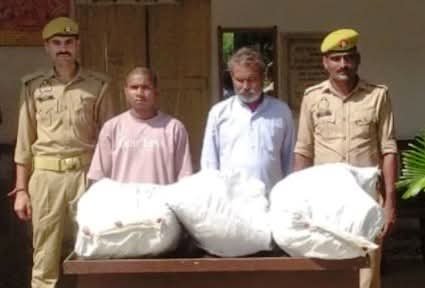 36 किलो गांजा के साथ बलिया के 02 मादक पदार्थ तस्कर गिरफ्तार  शाहजहांपुर। बरेली एसटीएफ और थाना तिलहर पुलिस की संयुक्त टीम ने जनपद बलिया के 02 मादक पदार्थ तस्करों को गिरफ्तार किया। जिनके कब्जे से पुलिस टीम ने 36 किलोग्राम गांजा बरामद किया। बीती देर शाम बरेली एसटीएफ और थाना तिलहर पुलिस की संयुक्त टीम न
