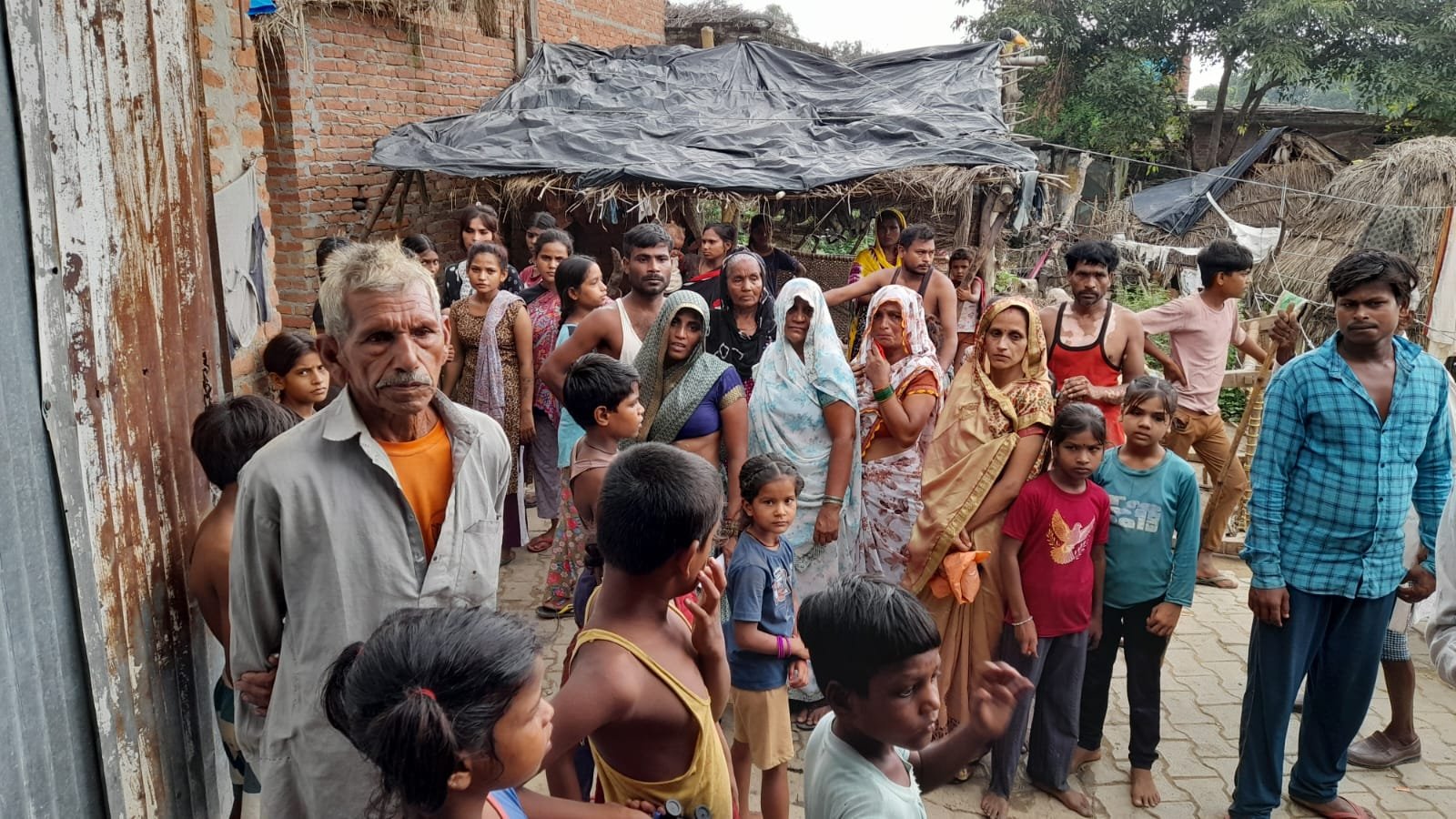 बरेली: नामकरण संस्कार की दावत में मामूली विवाद बना जानलेवा, बुजुर्ग की मौत, चार पर हत्या समेत गंभीर धाराओं में मुकदमा बरेली/फतेहगंज पूर्वी। फतेहगंज पूर्वी थाना क्षेत्र के ग्राम रधौली कला में नामकरण संस्कार की दावत के दौरान सब्जी लेने को लेकर हुए विवाद ने हिंसक रूप ले लिया। मारपीट और धक्का-मुक्की के 