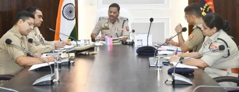 यक्ष मे फीड हुआ अपराधियों का पूरा डेटा, अब गैंगस्टर-माफियाओं की संपत्ति होगी जब्त, इनामी-वांछित जाएंगे जेल  बरेली। बरेली रेंज में अपराधियों और माफिया के खिलाफ पुलिस का शिकंजा और कसने वाला है। सोमवार को डीआईजी अजय कुमार साहनी ने बरेली, बदायूं, पीलीभीत और शाहजहांपुर के पुलिस कप्तानों को तलब कर क्राइम 