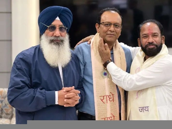 भाजपा में घमासान: कैडर पर भारी पड़ा जुगाड़, निष्कासित नेता क्षेत्रीय मंत्री, डॉक्टर को रेवड़ी, दो साल में दो पद मिली है। इनमें आगरा जनपद से सर्वाधिक नौ और बरेली से आठ नेताओं को स्थान दिया गया है। बरेली की डॉ. निवेदिता श्रीवास्तव को उपाध्यक्ष, संजीव शर्मा एडवोकेट को महामंत्री तथा डॉ. आदेश गंगवार और द