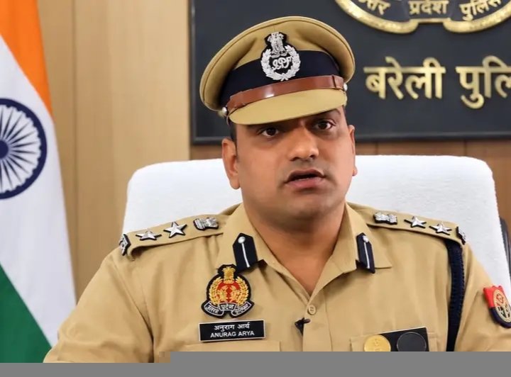 बरेली में 67 दरोगाओं का तबादला: SSP ने एक झटके में बदले थाने और चौकियों के प्रभारी, देखें किसे कहां भेजा बरेली। बरेली में पुलिस महकमे में एक बार फिर बड़ा फेरबदल हुआ है। कानून-व्यवस्था को लेकर एसएसपी अनुराग आर्य ने 67 दरोगाओं के कार्यक्षेत्र बदल दिए हैं। इनमें थानों में तैनात दरोगाओं के साथ कई चौकी