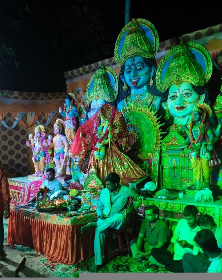 *40 वां विशाल दुर्गा जागरण माता रानी का सजाया भव्य दरबार कलाकारों एक से एक बढ़कर भजनों कि दी प्रस्तुति*। *फरीदपुर।*( बरेली ) ग्राम सिसैया मगनपुर में देवी मंदिर पर 40 वां विशाल भव्य दुर्गा जागरण का आयोजन किया गया। बर्षौ से दुर्गा जागरण का आयोजन किया जा रहा है। भक्तों के द्वारा माता के दरबा