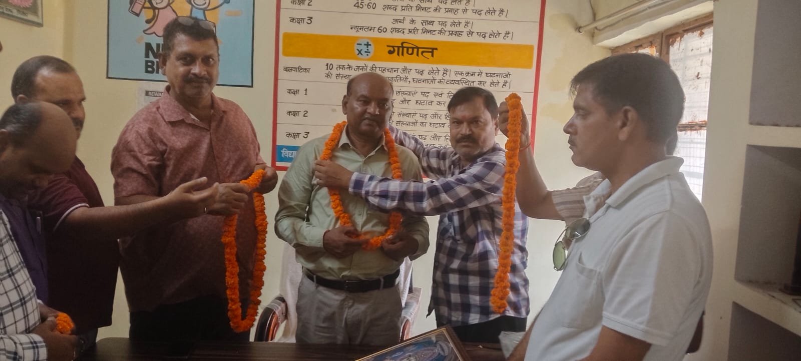 फतेहगंज पूर्वी-      फरीदपुर के खंड शिक्षा अधिकारी  शीशपाल सिंह  का स्थानांतरण हो जाने के चलते उनका बीआरसी फरीदपुर पर विदाई समारोह आयोजित किया गया । विदाई समारोह में उत्तर प्रदेशीय प्राथमिक शिक्षक संघ के ब्लॉक अध्यक्ष कामरान खान, तहसील अध्यक्ष राहुल सिंह, ब्लॉक मंत्री मनोज मिश्रा, अवनेश शंखधार, विवे