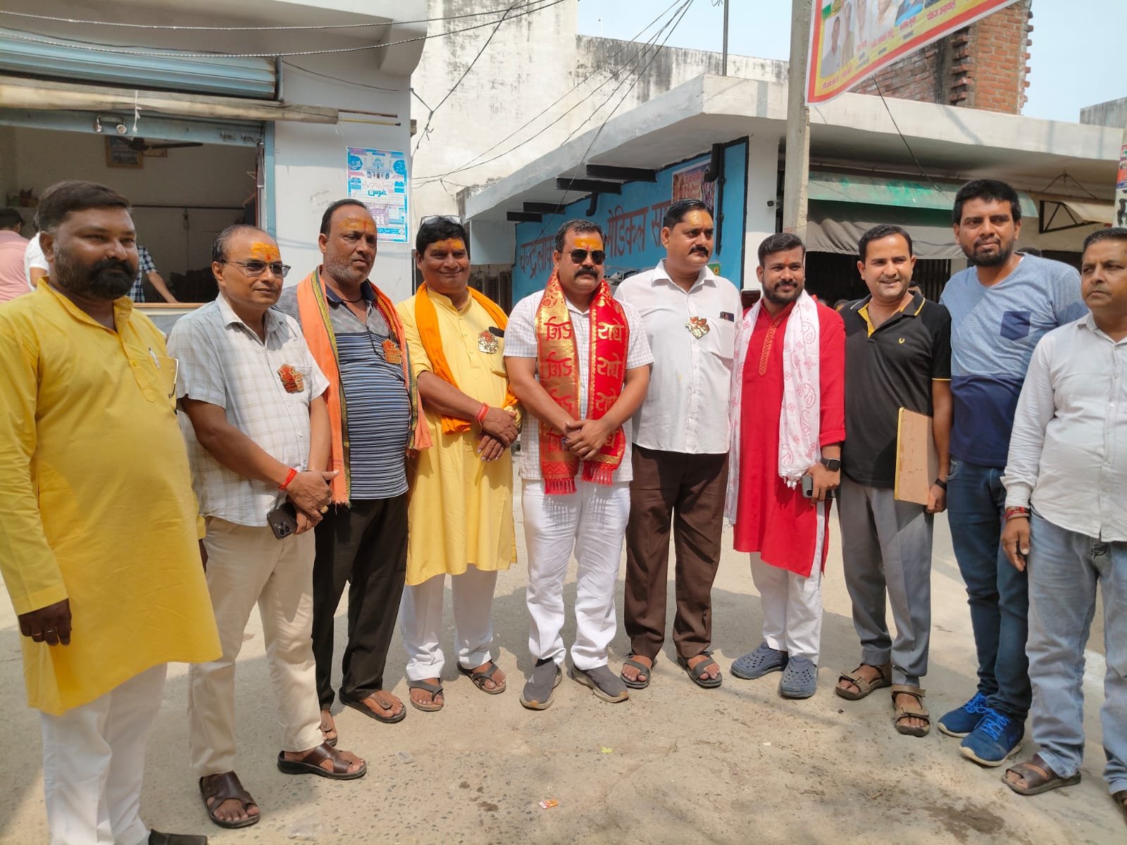 गणेश चतुर्थी पर फतेहगंज पूर्वी में निकली भव्य शोभायात्रा ढोल-नगाड़ों और जयकारों से गूंजा नगर, बड़ी संख्या में श्रद्धालु व भाजपा कार्यकर्ता हुए शामिल फतेहगंज पूर्वी, बरेली। गणेश चतुर्थी के पावन अवसर पर आज फतेहगंज पूर्वी नगर में भव्य गणेश शोभायात्रा निकाली गई। शोभायात्रा में बड़ी संख्या में श्रद्धालुओ