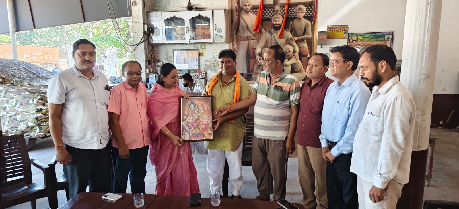 2027 विधानसभा चुनाव की तैयारियां तेज, सोनम ग्वाल ने किया जनसंपर्क संजय पाठक और कामराज मिश्रा की मौजूदगी रही प्रमुख, कार्यकर्ताओं में दिखा उत्साह फतेहगंज पूर्वी। 2027 विधानसभा चुनाव को लेकर राजनीतिक गतिविधियां तेज होती जा रही हैं। विधानसभा फरीदपुर से भाजपा का टिकट पाने वालों की कतार लगातार लंबी होती 