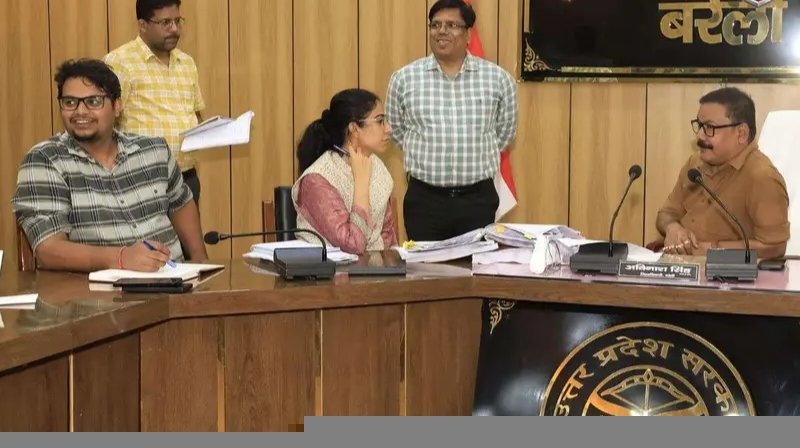 बरेली में महिलाओं के लिए हॉस्टल, बुजुर्गों के लिए बनेगा दादा-दादी पार्क, DM ने तैयार किया खाका, जानें पूरा प्लान  बरेली। बरेली शहर की तस्वीर आने वाले दिनों में बदली नजर आ सकती है। कामकाजी महिलाओं के लिए सुरक्षित हॉस्टल, बुजुर्गों के लिए दादा-दादी पार्क, वाहनों के लिए मल्टीलेवल पार्किंग और शहर को नया