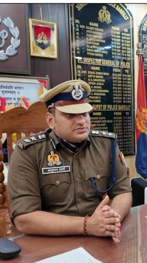 *एसएसपी ने 25 इंस्पेक्टर दरोगाओं के लिए ट्रांसफर अमित पांडे को फरीदपुर राधेश्याम प्रेम नगर के नए प्रभारी*। *बरेली*। जिले में कानून व्यवस्था को और मजबूत करने और पुलिसिंग व्यवस्था को और भी प्रभारी बनने के लिए एसएसपी अनुराग आर्य ने बड़ा प्रशासनिक फेरबदल किया है। एसएसपी ने 25 निरीक्षक और