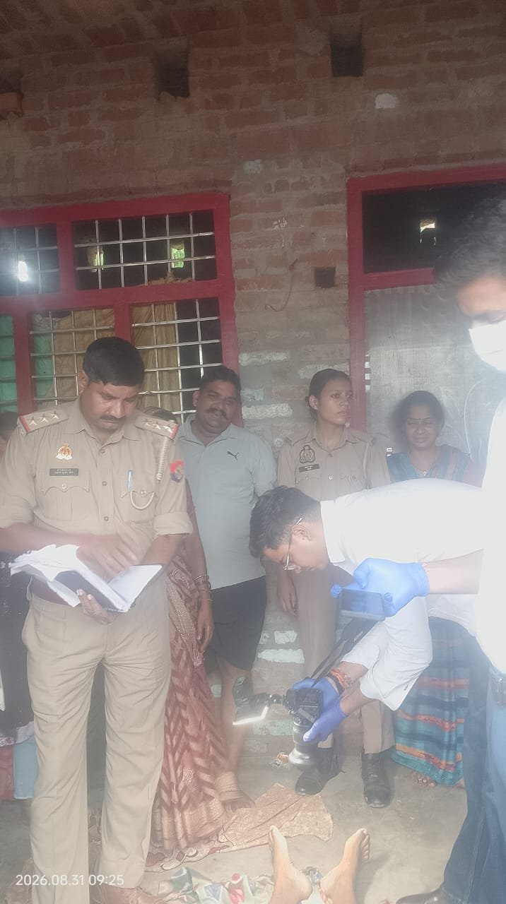 ग्राम मंझिला में संदिग्ध परिस्थितियों में मिला जागरण पार्टी संचालक का शव, अस्पताल में डॉक्टरों ने किया मृत घोषित शाहजहांपुर/खुदागंज। थाना खुदागंज क्षेत्र के ग्राम मंझिला में रविवार देर रात एक युवक की संदिग्ध परिस्थितियों में मौत से इलाके में सनसनी फैल गई। मृतक की पहचान गुरु कृपा दुर्गा जागरण पार्टी 